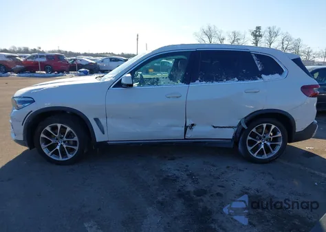 2021 BMW X5 xDrive40I z USA, uszkodzony, nr VIN 5UXCR6C02M9H58488